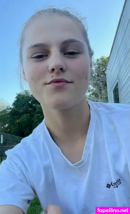 Saras Wood OnlyFans Thumbnail #LkEYB56GzZ