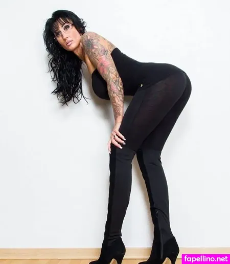 Sari Sander OnlyFans Thumbnail #2teXmX7N9U