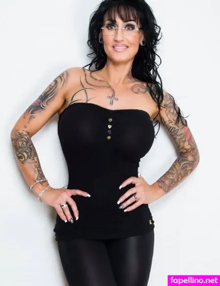 Sari Sander OnlyFans Thumbnail #WgKUpg2Rps