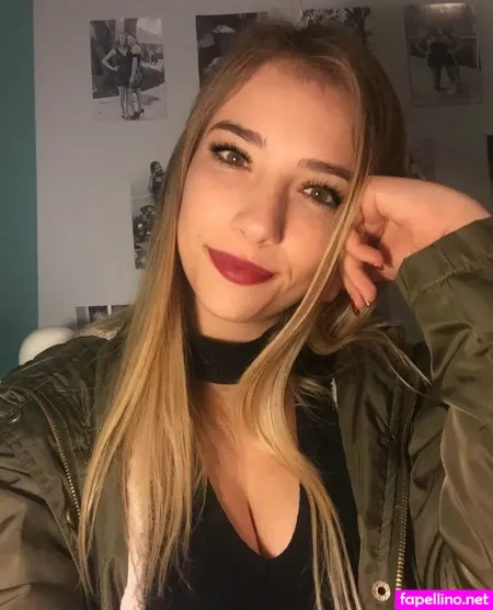 Sarina Hunt OnlyFans Thumbnail #189z3huTGb