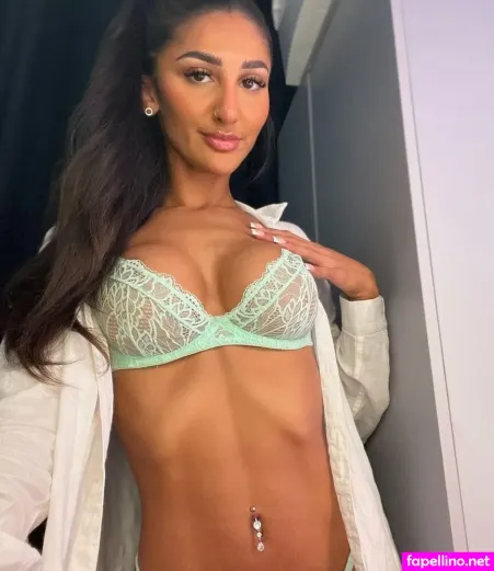 Sarina Jasmine OnlyFans Thumbnail #67UL23hW4S
