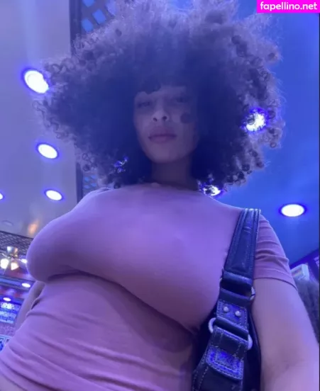 Sarina OnlyFans Thumbnail #ZcDkkuA5ks