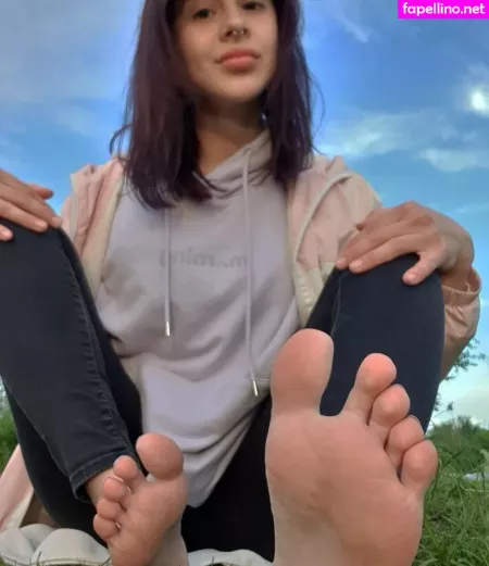 Sasha S Little Feet OnlyFans Thumbnail #mbE2XApIxN