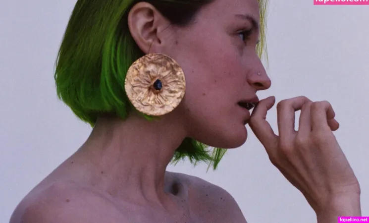 Sasha Samsonova OnlyFans Thumbnail #Y2VcEAMIO1