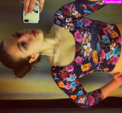 Sasha Shtern OnlyFans Thumbnail #0ujS0vUEAK