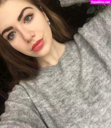 Sasha Shtern OnlyFans Thumbnail #T1jcGgn6W3