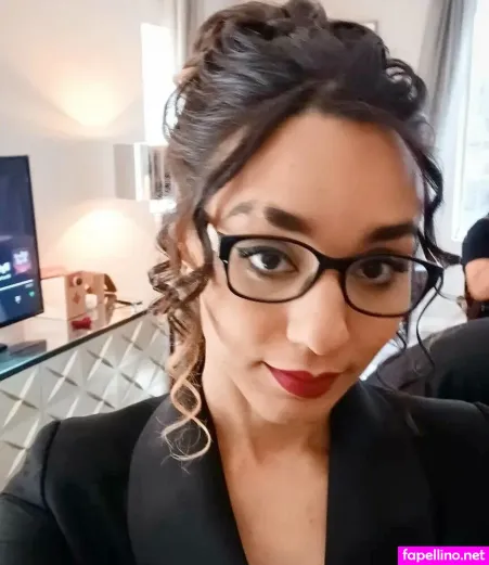 Sasha Wood Main Profile Photo