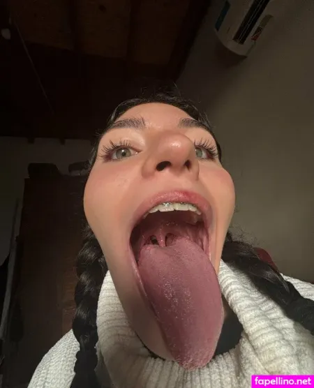 Sashasexymouthh OnlyFans Thumbnail #QfrF8M0OCP