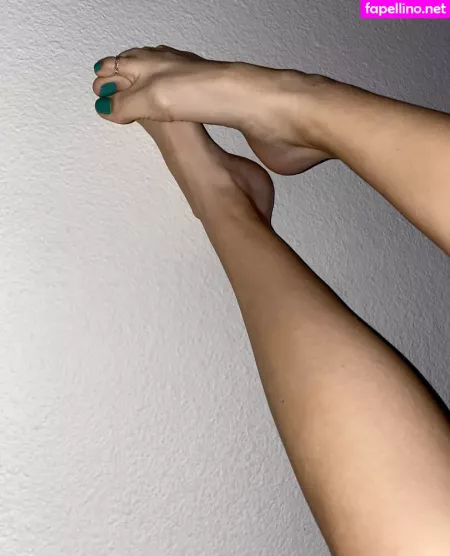Sashasfeetishxo OnlyFans Thumbnail #ZR248zPoGR