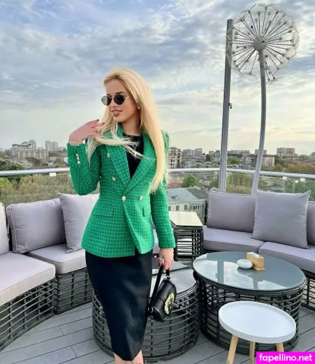 Sashaspark Kiss OnlyFans Thumbnail #FeeR54sLVU