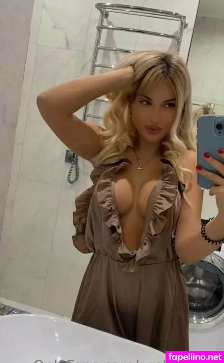 Sashaspark Kiss OnlyFans Thumbnail #O64CqcqPmB