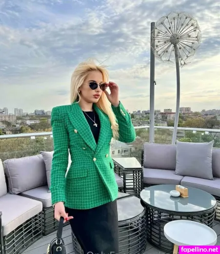 Sashaspark Kiss OnlyFans Thumbnail #U0PmbubpRf