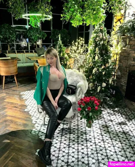 Sashaspark Kiss OnlyFans Thumbnail #i44vaHV0ka