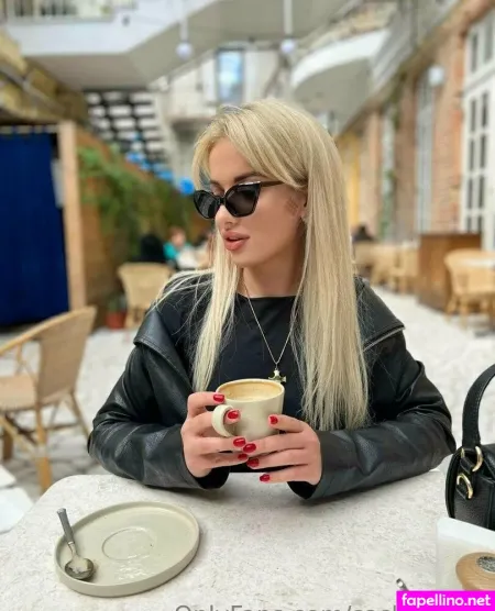 Sashaspark Kiss OnlyFans Thumbnail #k4WvruMw3X