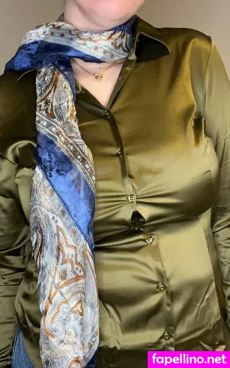 Satin Fetish Wife Main Profile Photo
