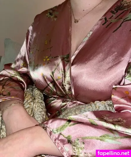 Satin Fetish Wife OnlyFans Thumbnail #QOJ0mJ4PnI
