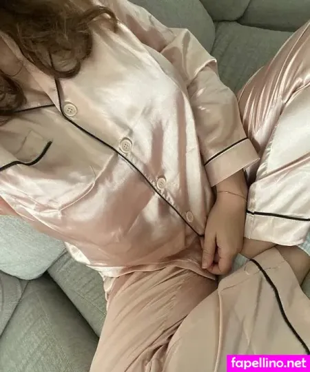 Satin Fetish Wife OnlyFans Thumbnail #XDkWCR4YKJ