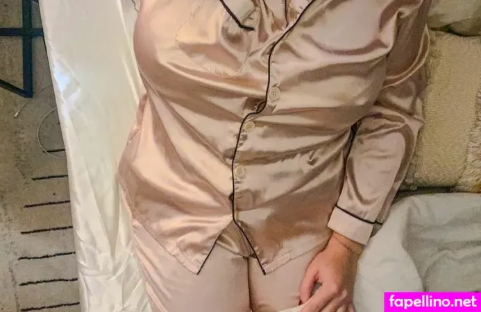 Satin Fetish Wife OnlyFans Thumbnail #cZNgkY5UBl