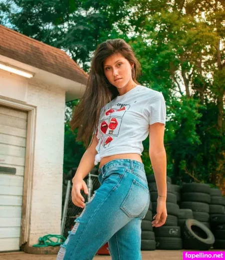 Savannah Ellis OnlyFans Thumbnail #POgaW5HAGR