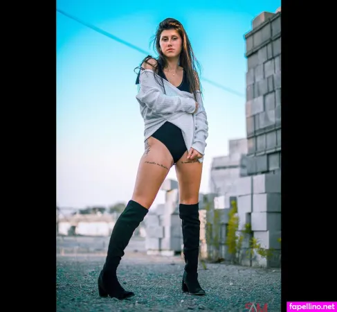 Savannah Ellis OnlyFans Thumbnail #mHGkG44X16
