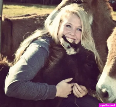 Savannah Peirce OnlyFans Thumbnail #xULmGpxwwU