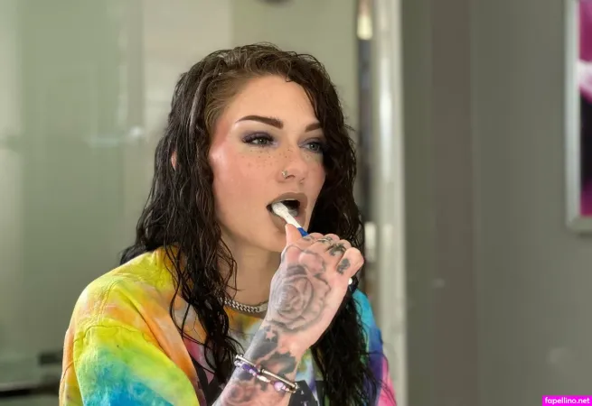 Savannah Shay OnlyFans Thumbnail #UUboGM5X4n