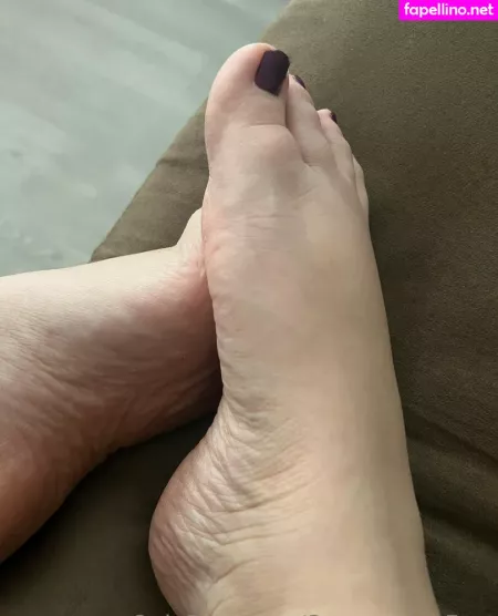 Savannahs Feet OnlyFans Thumbnail #XUSivk0dfc