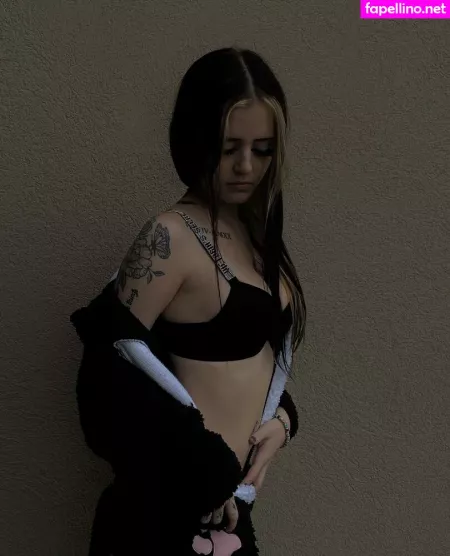 Savannawillard OnlyFans Thumbnail #YmYdDAMeWx