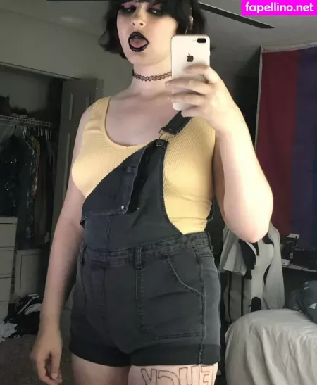 Scarlet Skeie OnlyFans Thumbnail #J8mts4zsk1