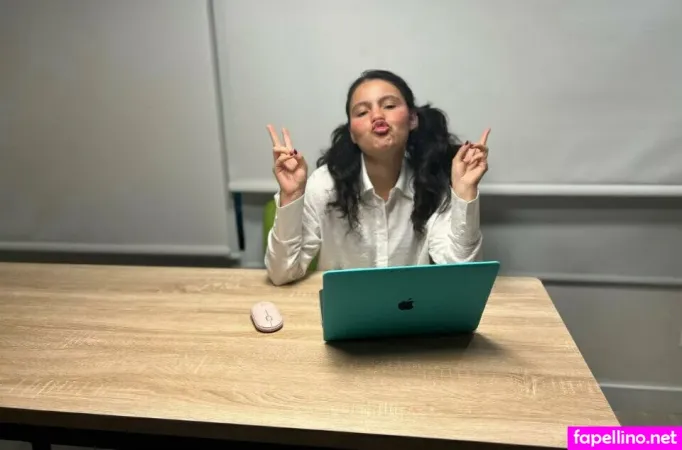 Scarlettandcha OnlyFans Thumbnail #1nBjESPD5s