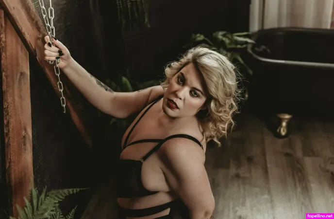Scarlettebelle87 OnlyFans Thumbnail #uJynN1YAzn