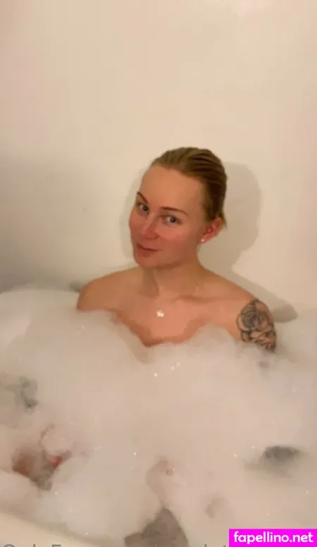 Scarlettred1997 OnlyFans Thumbnail #hJdYuup6Am