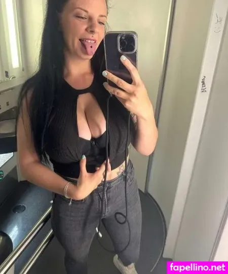 Schaennie 95 OnlyFans Thumbnail #F5eFg8acty