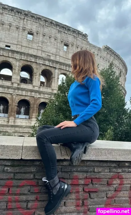 Secretadele Main Profile Photo