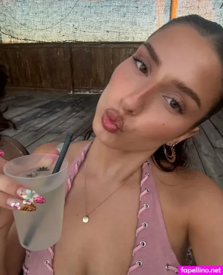 Secretlyfeoflauren 4 OnlyFans Thumbnail #8dOi0nN94e