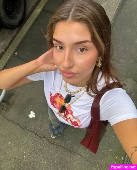 Secretlyfeoflauren 4 OnlyFans Thumbnail #Ku6EsNIpA9