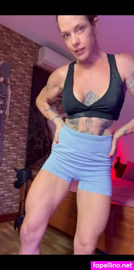 Selena Fit Muscle Mommy OnlyFans Thumbnail #IYx9e8CRZh