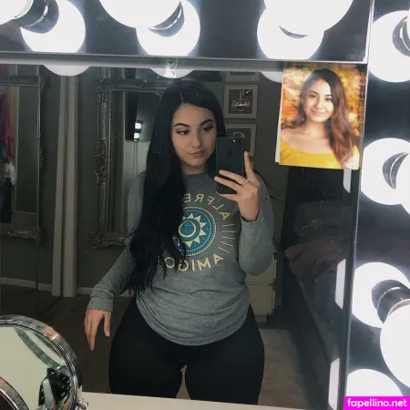 Selena Flores OnlyFans Thumbnail #1yD9Lwfrbb