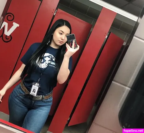 Selena Flores OnlyFans Thumbnail #TuGPWK0YiI