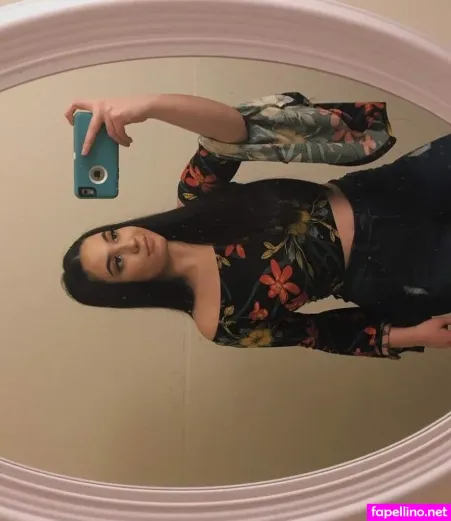 Selena Flores OnlyFans Thumbnail #iBFFcMcQdP