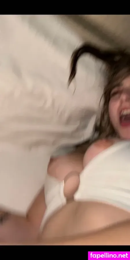 Selena G1820 Main Profile Photo