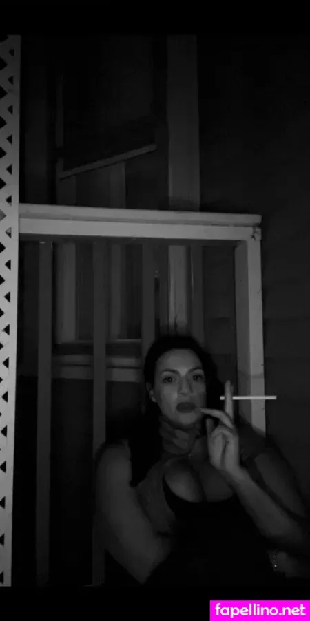 Selenasmokeshows OnlyFans Thumbnail #9aku5VxzwF