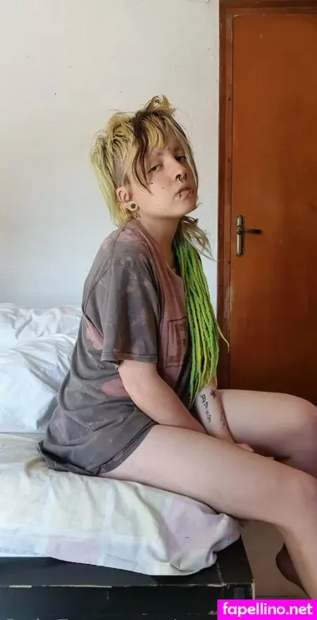 Semitattooedgoth 1 OnlyFans Thumbnail #a2848Volv3