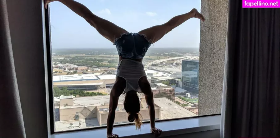 Sensual Hottie OnlyFans Thumbnail #99whcAb0o0