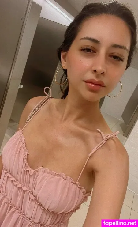 Serena Milan OnlyFans Thumbnail #UoxFN7ozeq