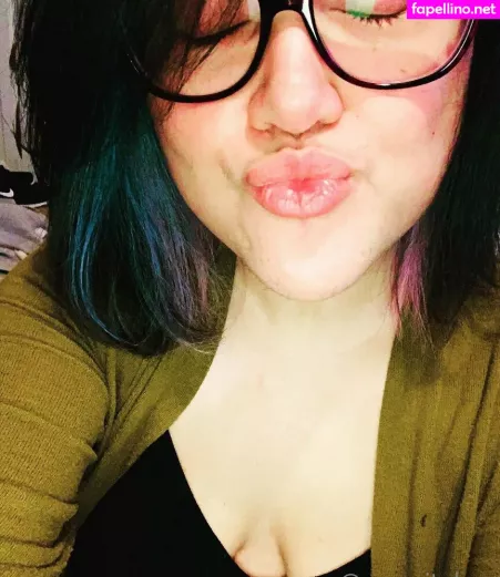 Serenitaboo OnlyFans Thumbnail #VE8F8TJgR3