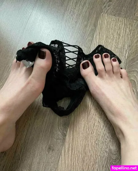 Sexiest Feet 4u OnlyFans Thumbnail #HJxNOw9yjE