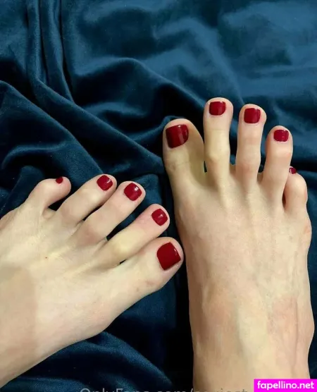 Sexiest Feet 4u OnlyFans Thumbnail #HuSylC5c3Z