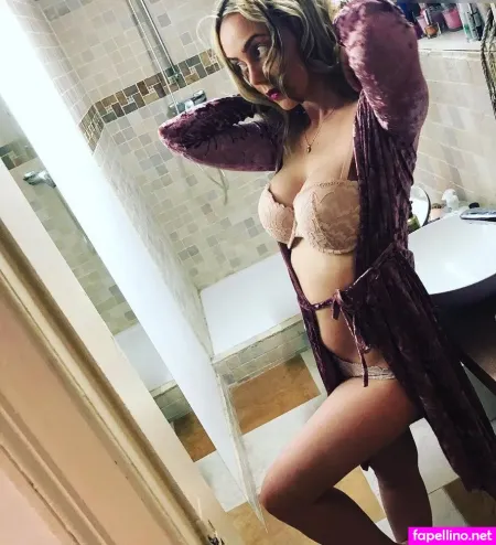 Sexy Julia OnlyFans Thumbnail #3KT7r1VKgD