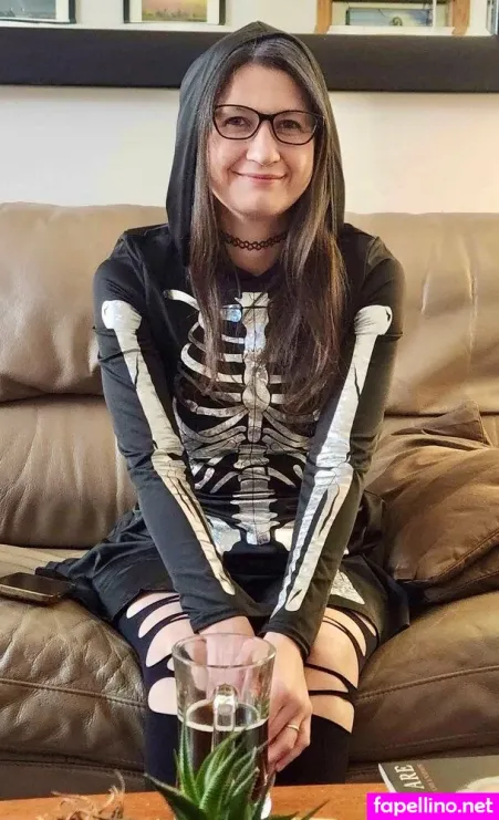 Sexyhousewifex 1 OnlyFans Thumbnail #HFEFiJlbF9